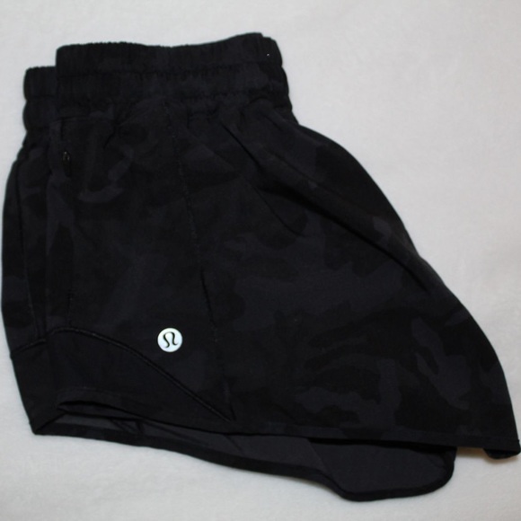 Hotty Hot Low-Rise Lined Short 2.5” - Picture 3 of 4